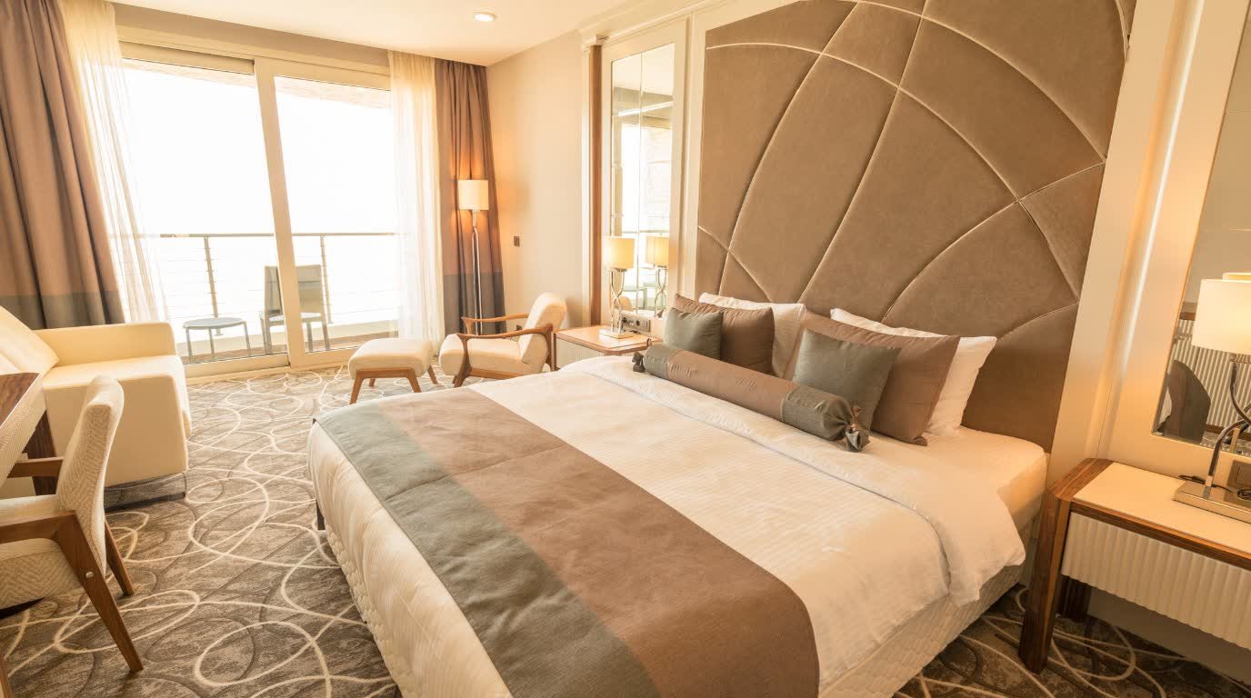 Downtown Business Hotel — Luxury Bedroom