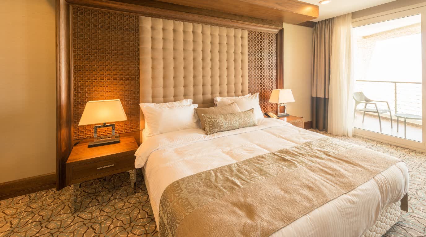 Downtown Business Hotel — Dining Space