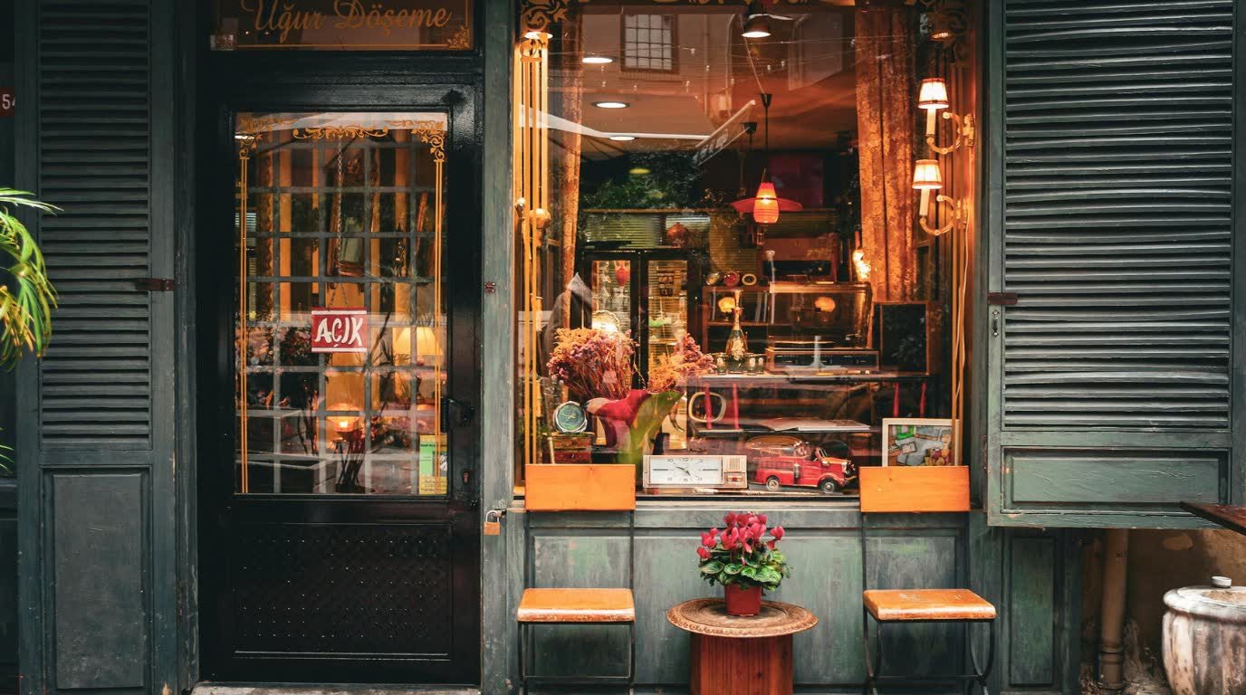 Dubai Creek Cafe — Contemporary Office