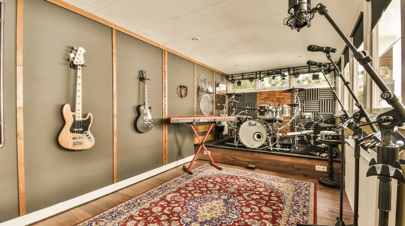 Dubai Design District Studio — Cozy Family Room
