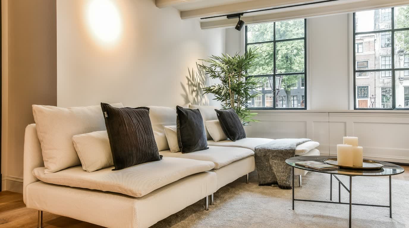 Jumeirah Bay Palace Home — Cozy Family Room