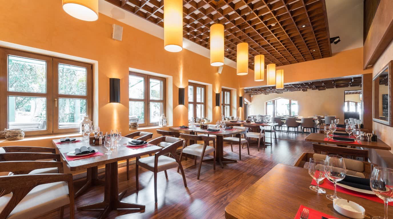 Marina Restaurant Terrace — Luxury Bedroom