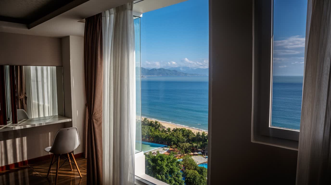 Palm Jumeirah Villa — Linen Showcase