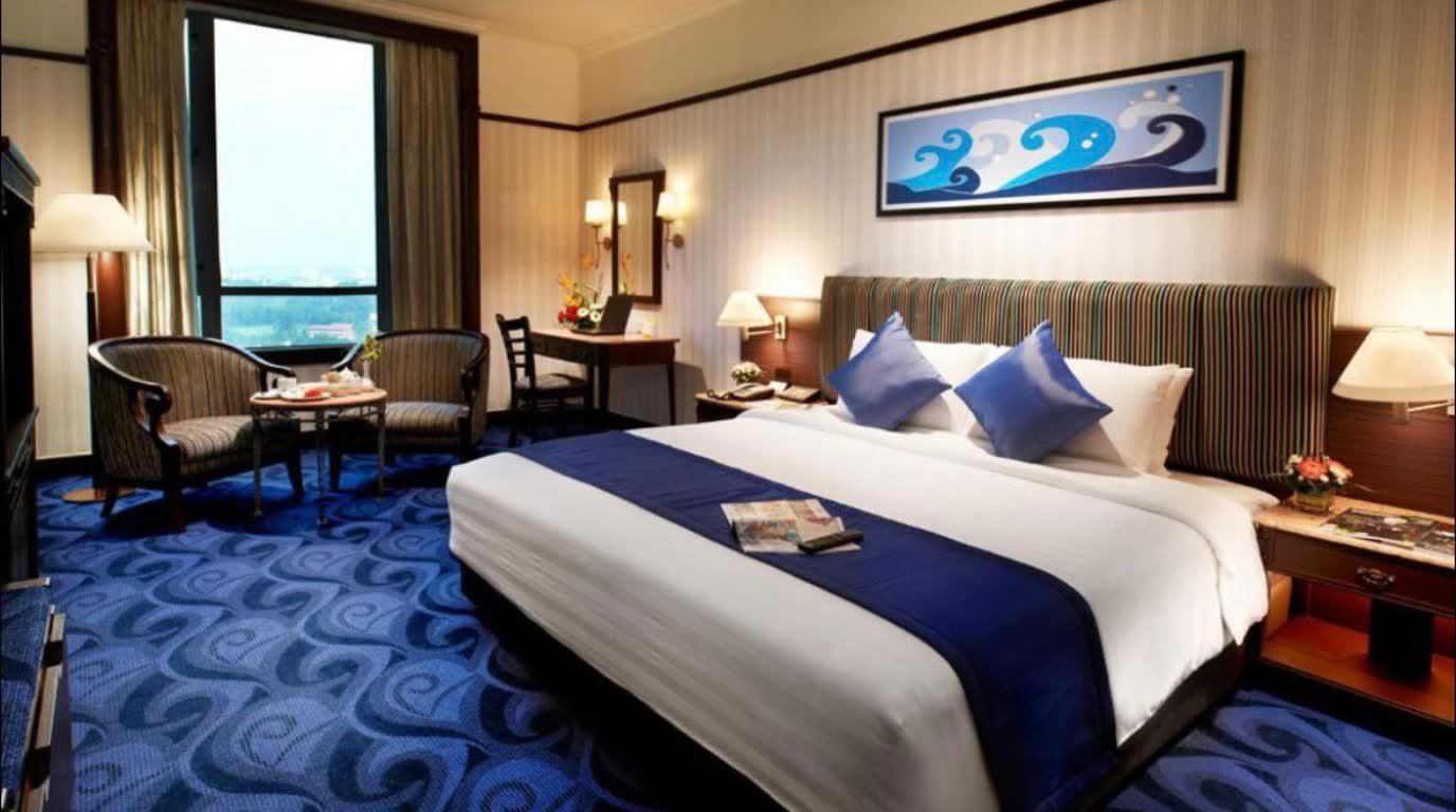 Palm Resort Spa — Luxury Bedroom