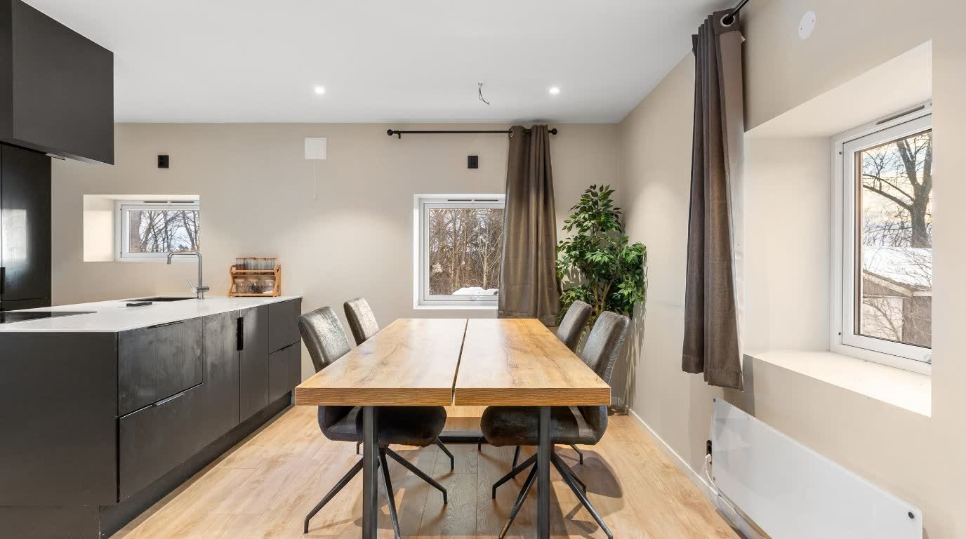 Umm Suqeim Coastal Villa — Luxury Apartment Suite