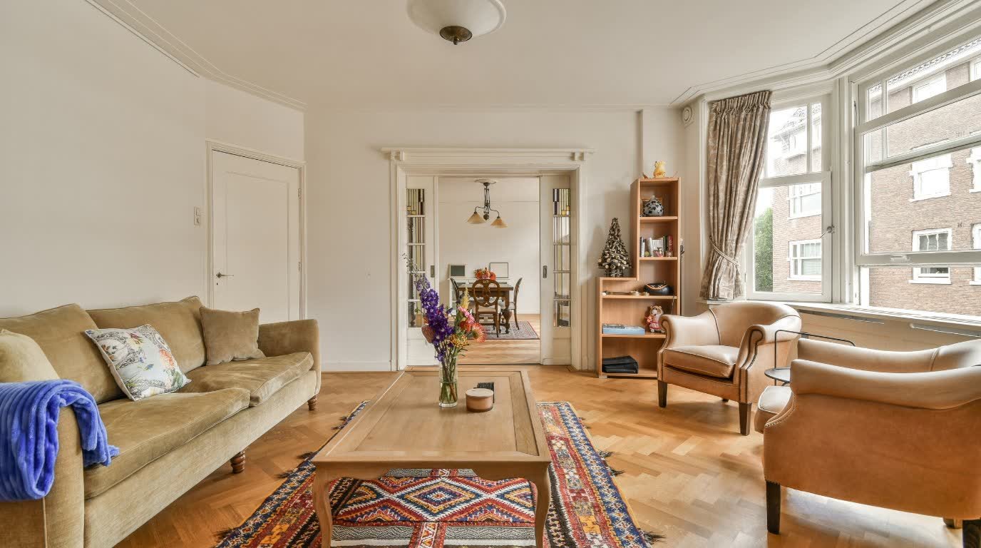 Waterfront Duplex — Luxury Apartment Suite